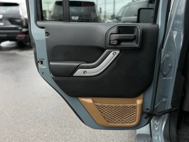Used 2015 Jeep Wrangler Unlimited Sahara w/ Dual Top Group AWD/4WD image 13