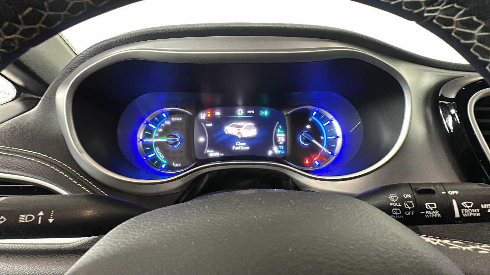Used 2023 Chrysler Pacifica Touring-L w/ Uconnect Theater Family Group FWD image 21