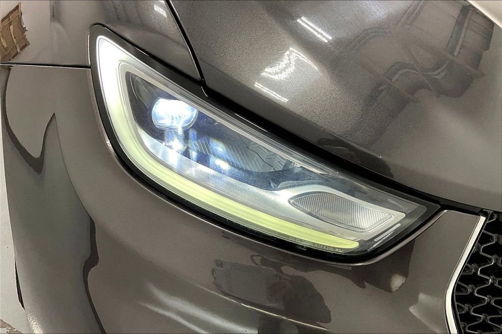 Used 2023 Chrysler Pacifica Touring-L image 38