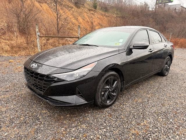 Used 2023 Hyundai Elantra SEL image 2