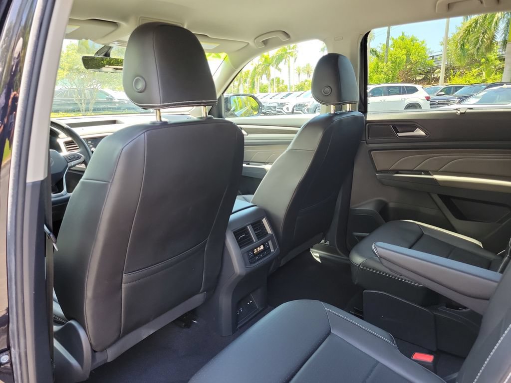 Used 2023 Volkswagen Atlas SE w/ Black Wheel Package FWD image 11