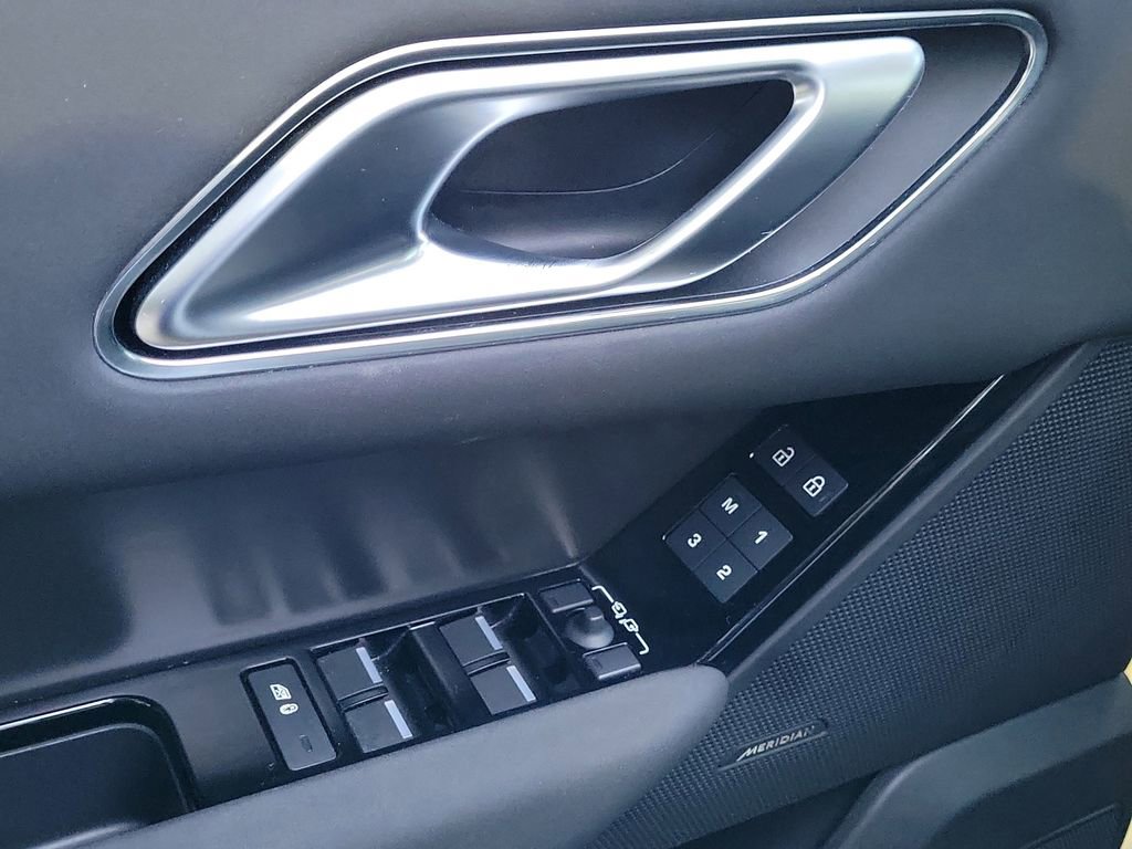 Used 2025 Land Rover Range Rover Velar Dynamic SE AWD/4WD image 21