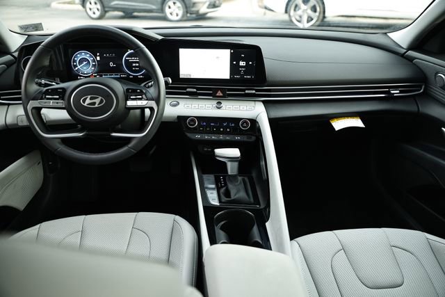 Certified 2025 Hyundai Elantra Limited image 27
