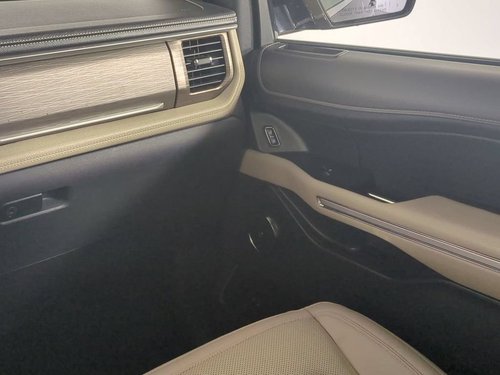Used 2024 Ford Expedition Limited AWD/4WD image 21