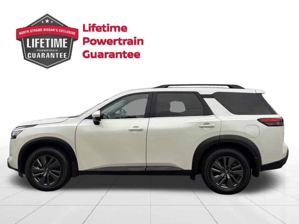 Used 2022 Nissan Pathfinder SV w/ SV Premium Package FWD image 2