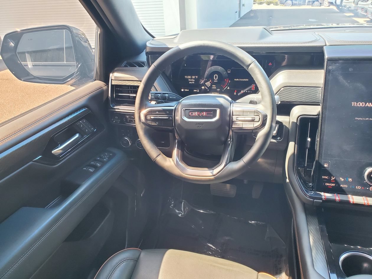 Used 2025 GMC Yukon XL AT4 w/ AT4 Premium Package AWD/4WD image 12