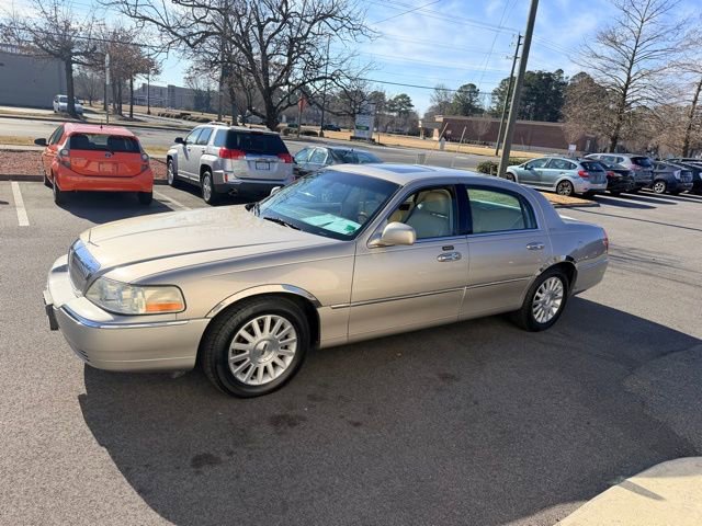 Used 2003 Lincoln Town Car Signature image 7