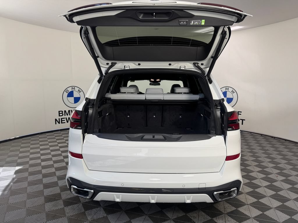 New 2026 BMW X5 xDrive40i w/ M Sport Package AWD/4WD image 19