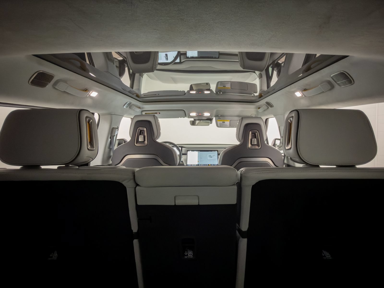Used 2023 Rivian R1S Adventure AWD/4WD image 16