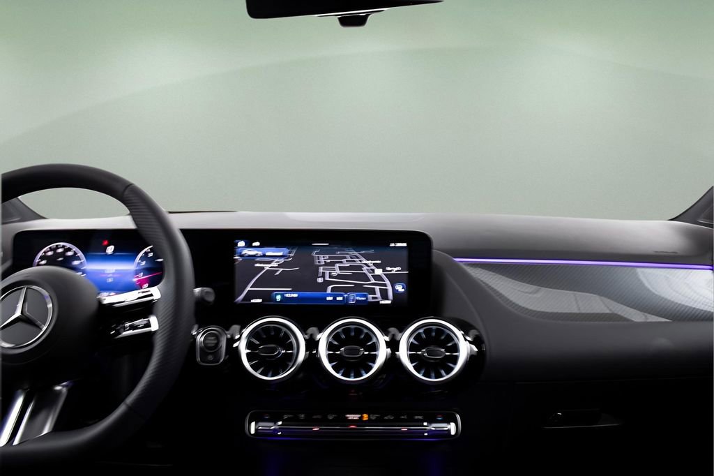 Used 2025 Mercedes-Benz GLA 250 image 34