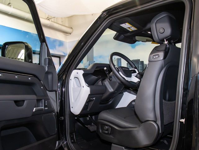 Certified 2025 Land Rover Defender 90 X-Dynamic SE image 13