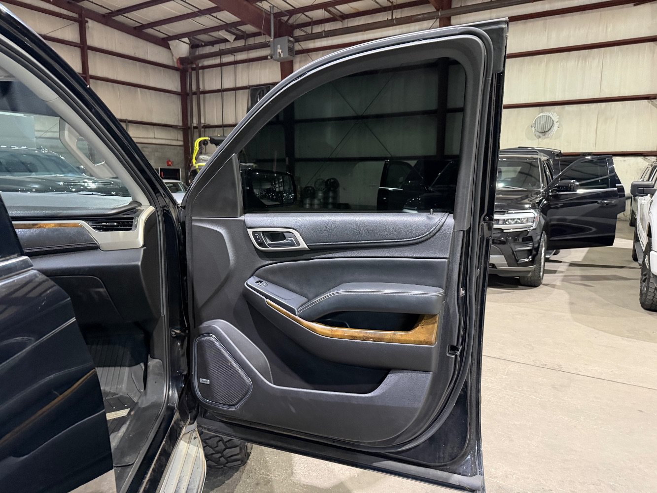 Used 2015 GMC Yukon XL Denali w/ Touring Package RWD image 23