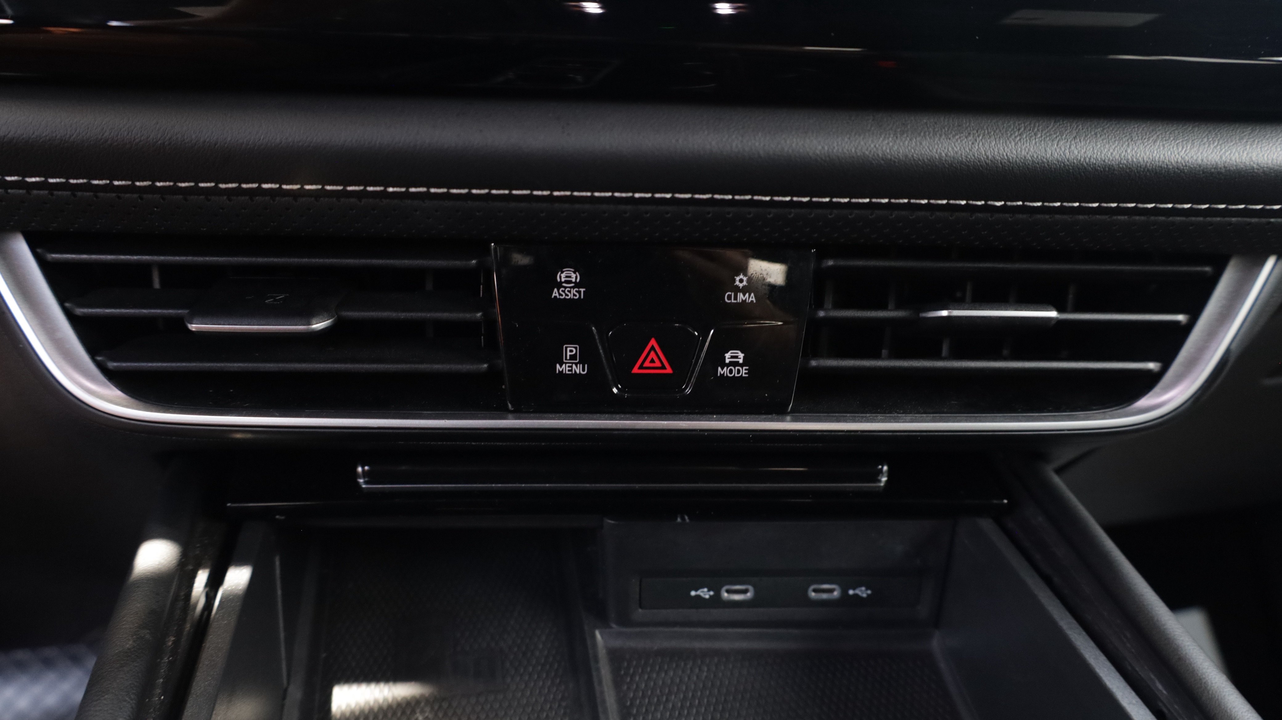 Used 2024 Volkswagen Atlas Cross Sport SE AWD/4WD image 9