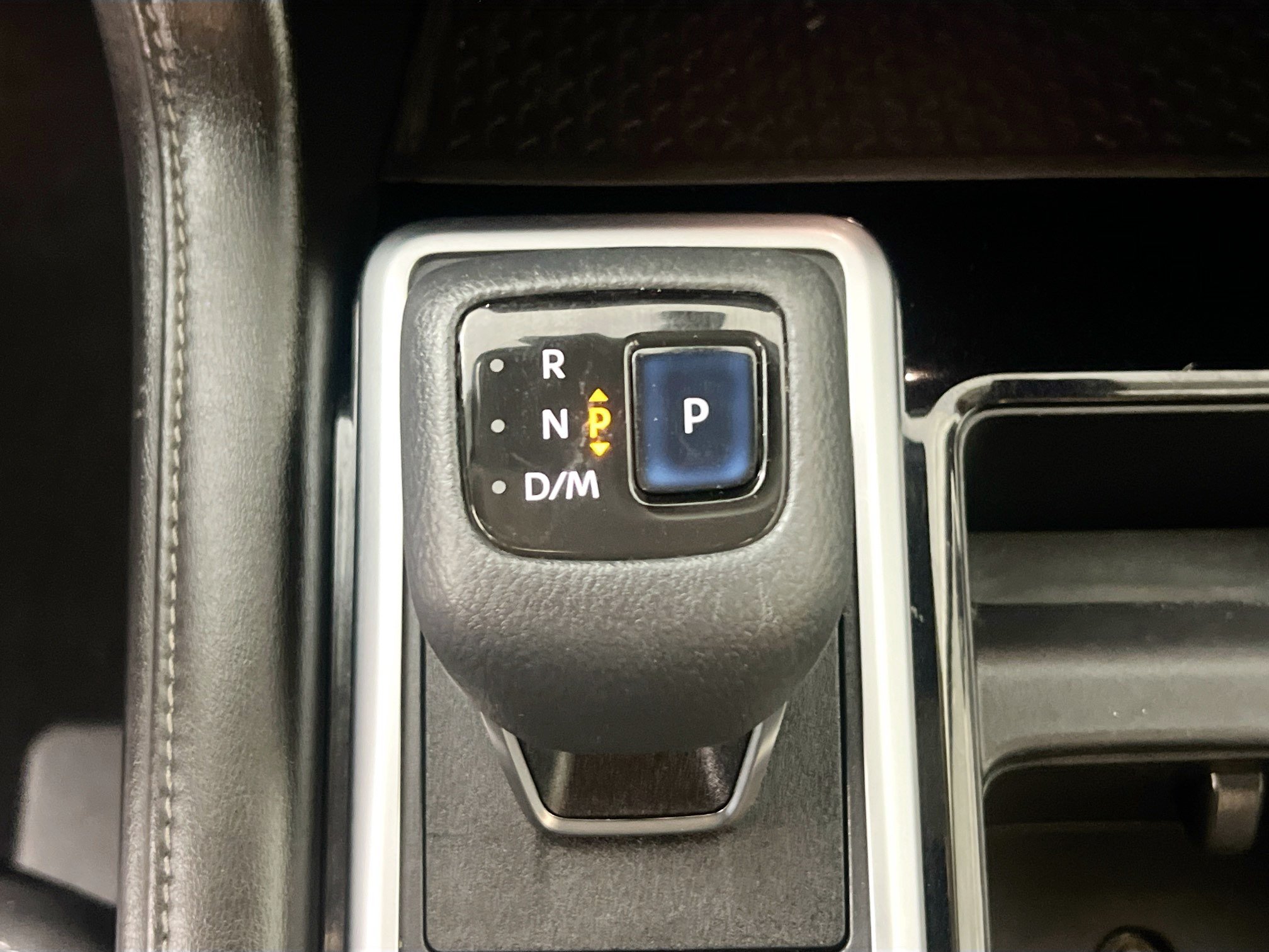 Used 2022 Nissan Pathfinder SV FWD image 24