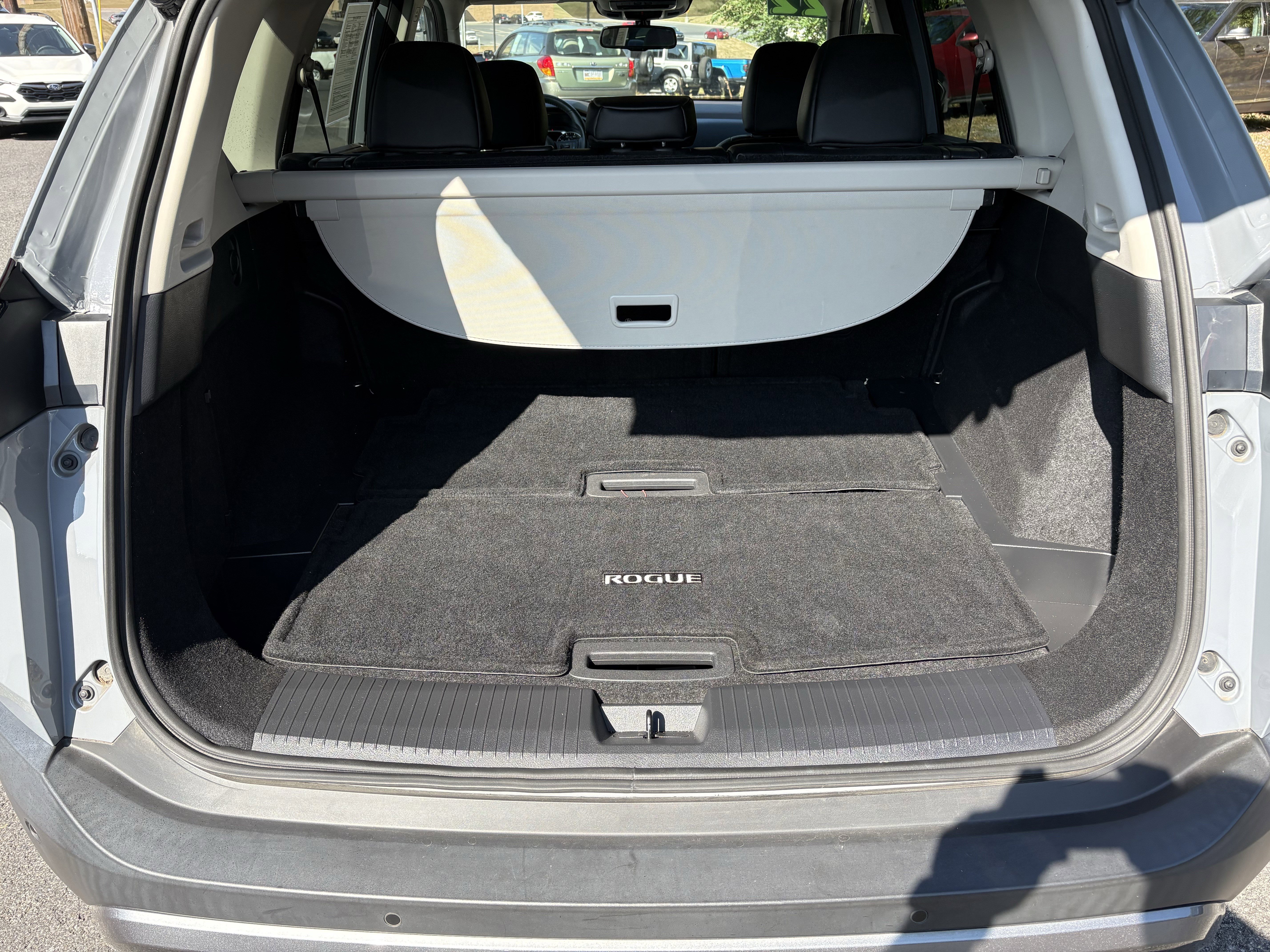 Used 2022 Nissan Rogue SL w/ SL Premium Package image 5