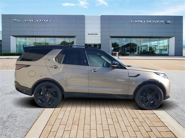 Used 2024 Land Rover Discovery Dynamic SE image 4