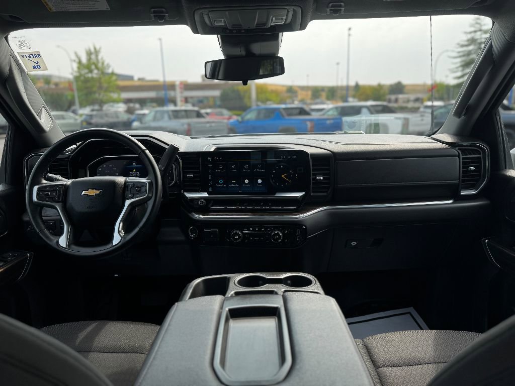 Used 2024 Chevrolet Silverado 2500 LT w/ Convenience Package image 3