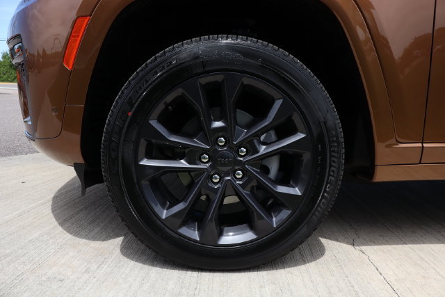 New 2026 Jeep Grand Cherokee Limited AWD/4WD image 32