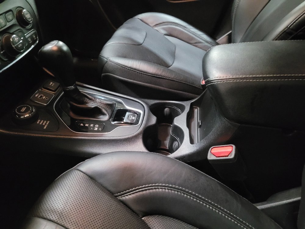 Used 2021 Jeep Cherokee Limited image 26