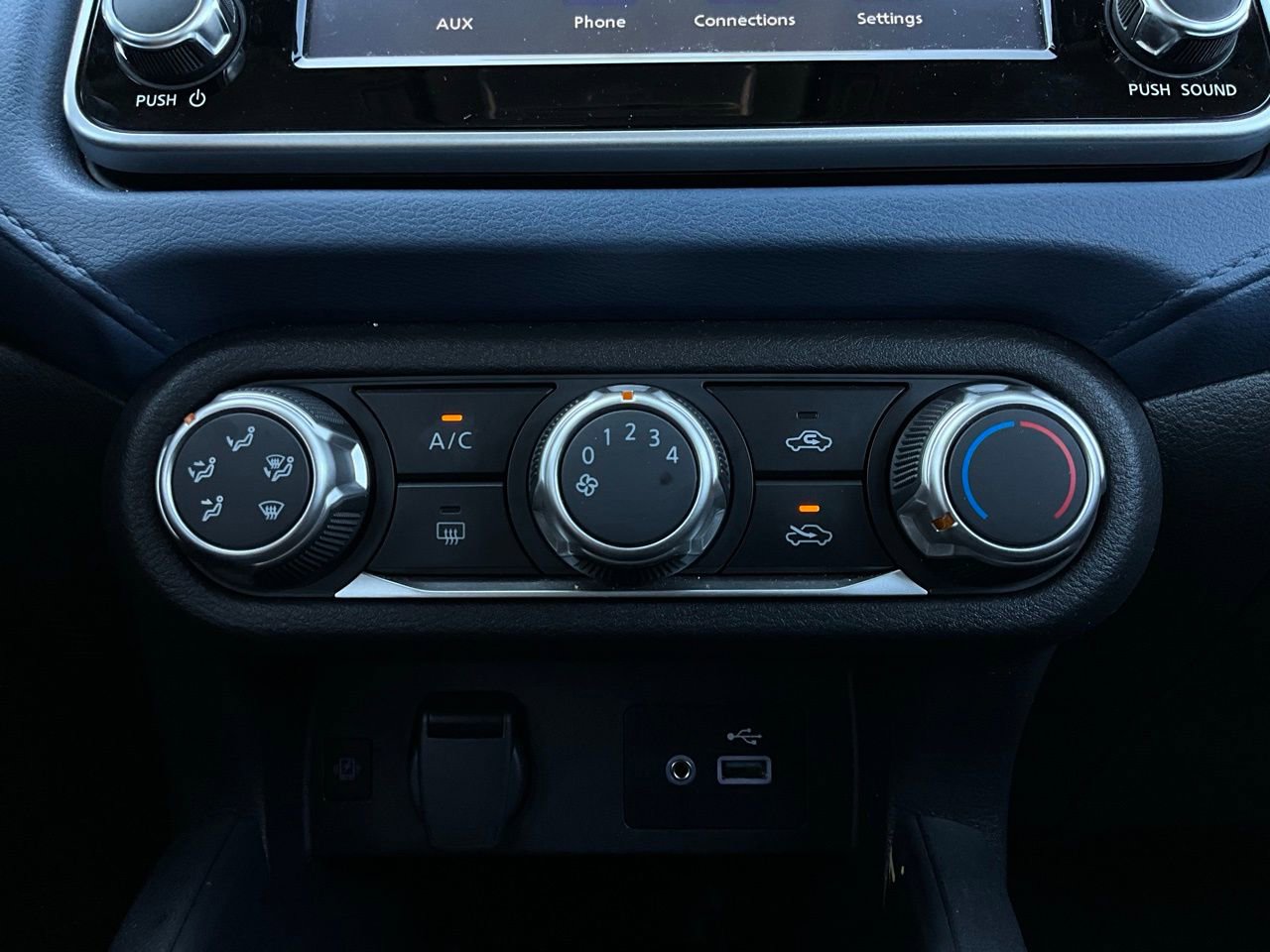 Used 2025 Nissan Versa SV image 25