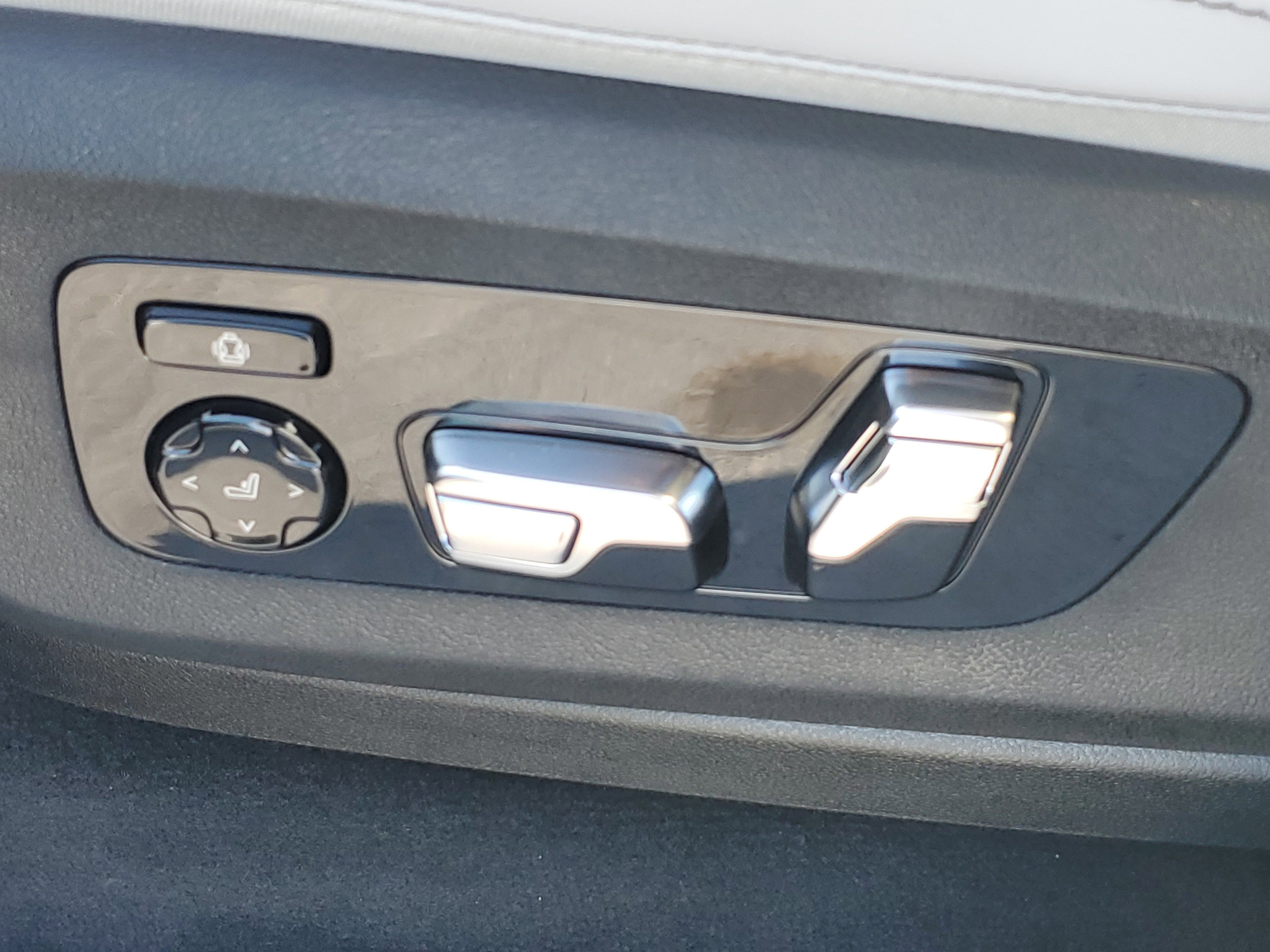 New 2026 BMW X5 xDrive50e w/ Executive Package image 21