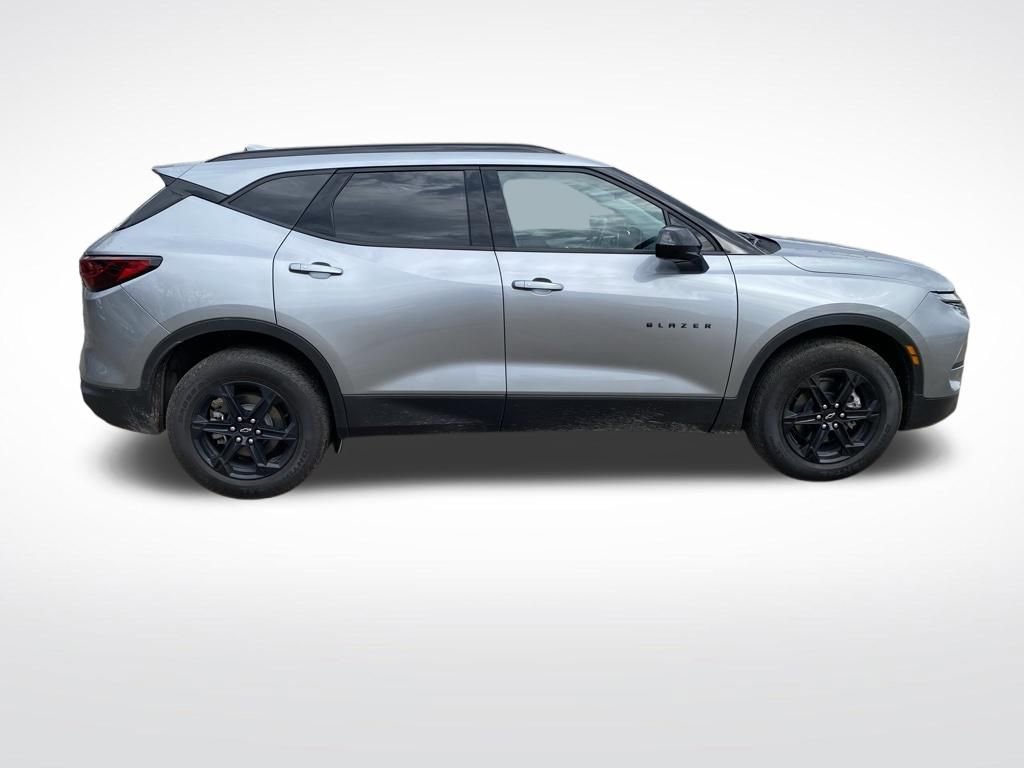 Used 2025 Chevrolet Blazer LT w/ Convenience Package image 8
