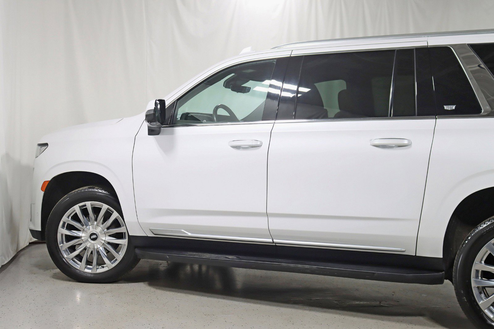 Used 2023 Cadillac Escalade ESV Premium Luxury AWD/4WD image 11