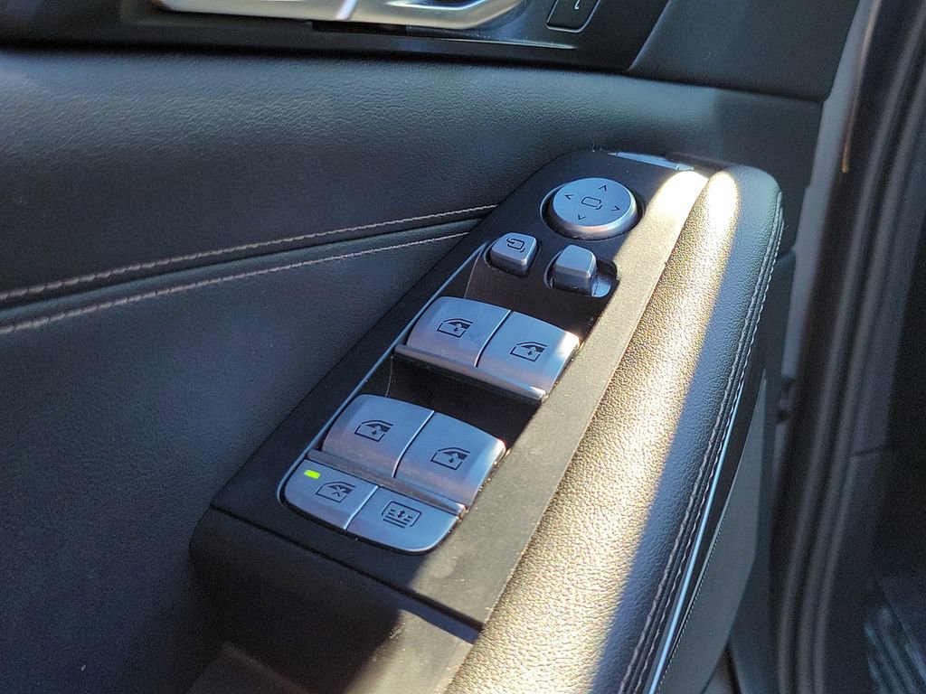 Used 2023 BMW X7 xDrive40i w/ Premium Package image 19