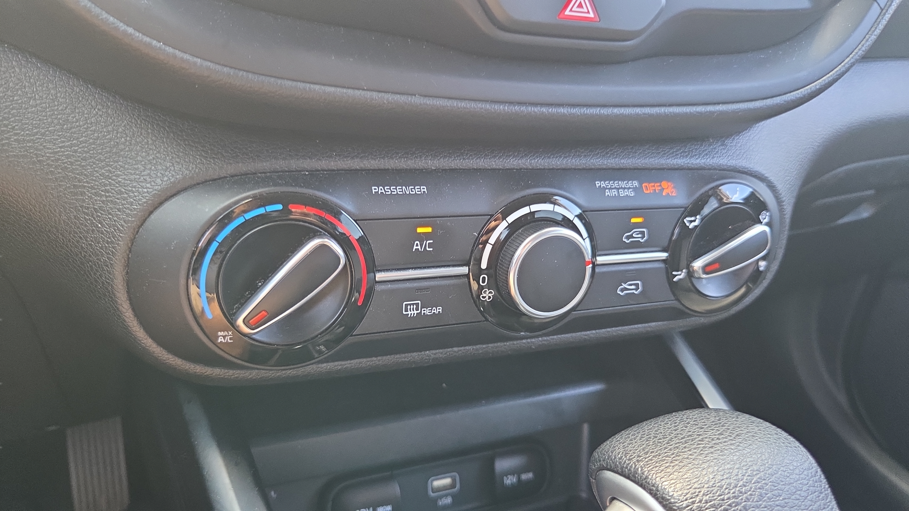 Used 2024 Kia Soul LX w/ Option Group 015 FWD image 18