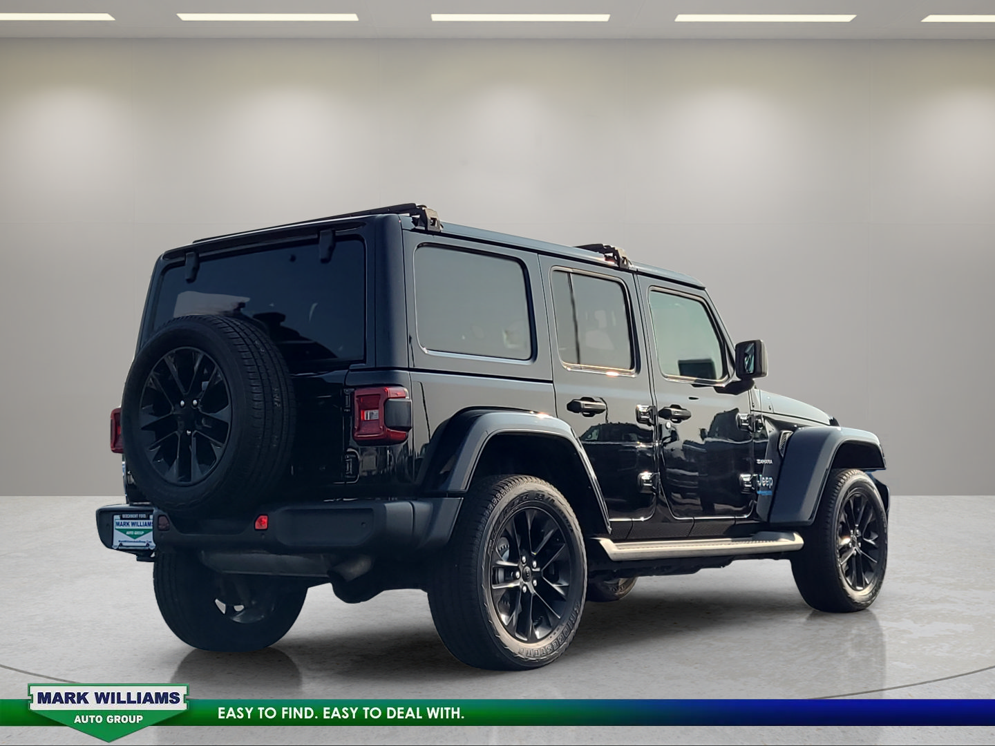Used 2021 Jeep Wrangler Unlimited Sahara w/ Cold Weather Group AWD/4WD image 31
