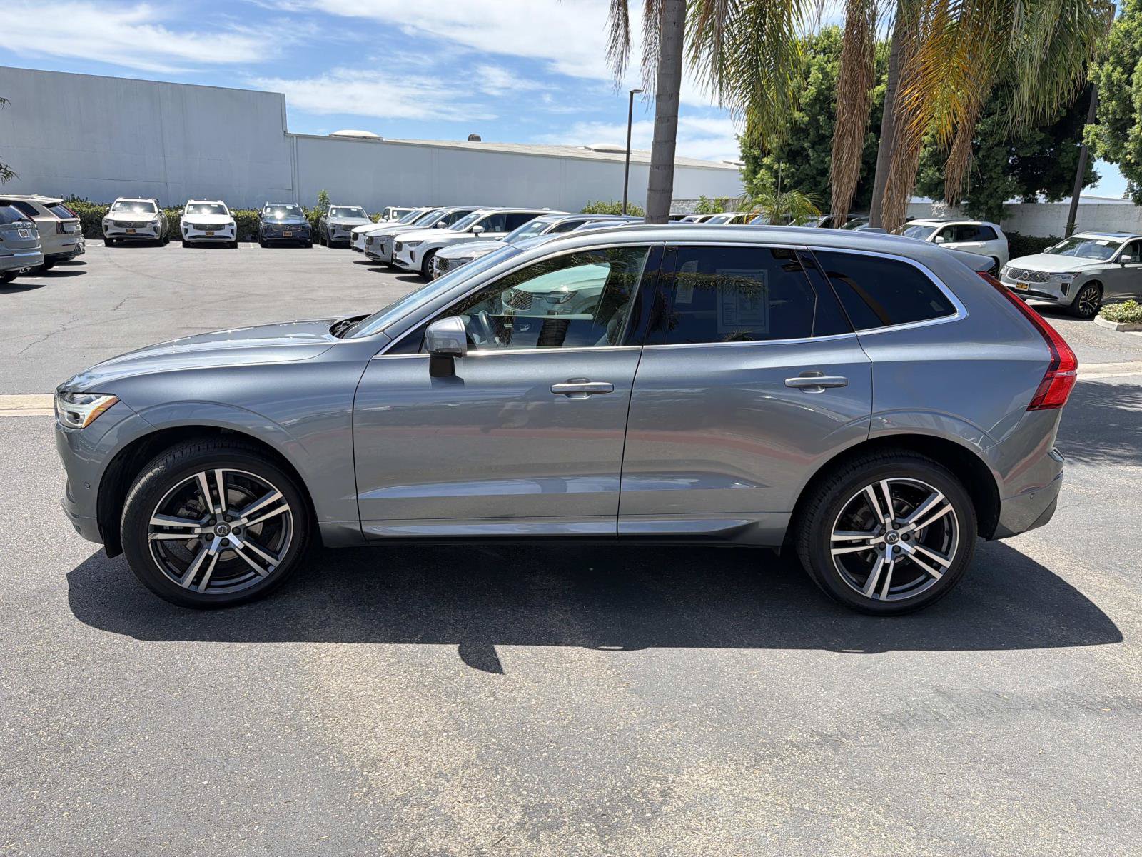 Used 2018 Volvo XC60 T5 Momentum w/ Convenience Package AWD/4WD image 8