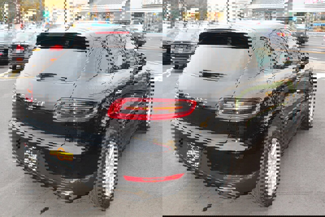 Used 2018 Porsche Macan image 3
