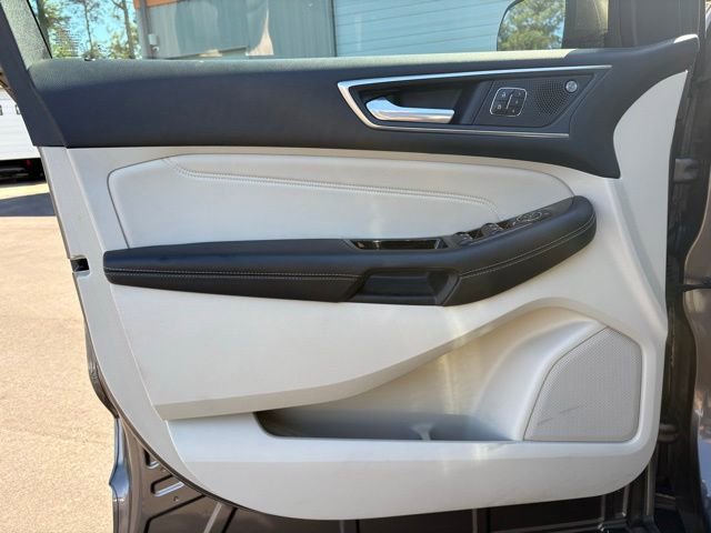 Used 2019 Ford Edge Titanium w/ Cold Weather Package FWD image 9