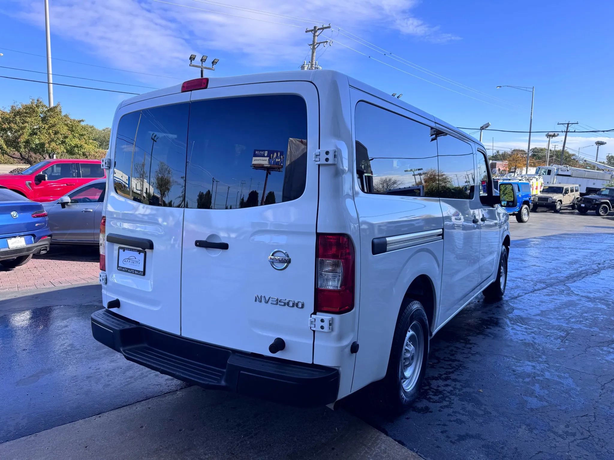 Used 2018 Nissan NV 3500 S image 5
