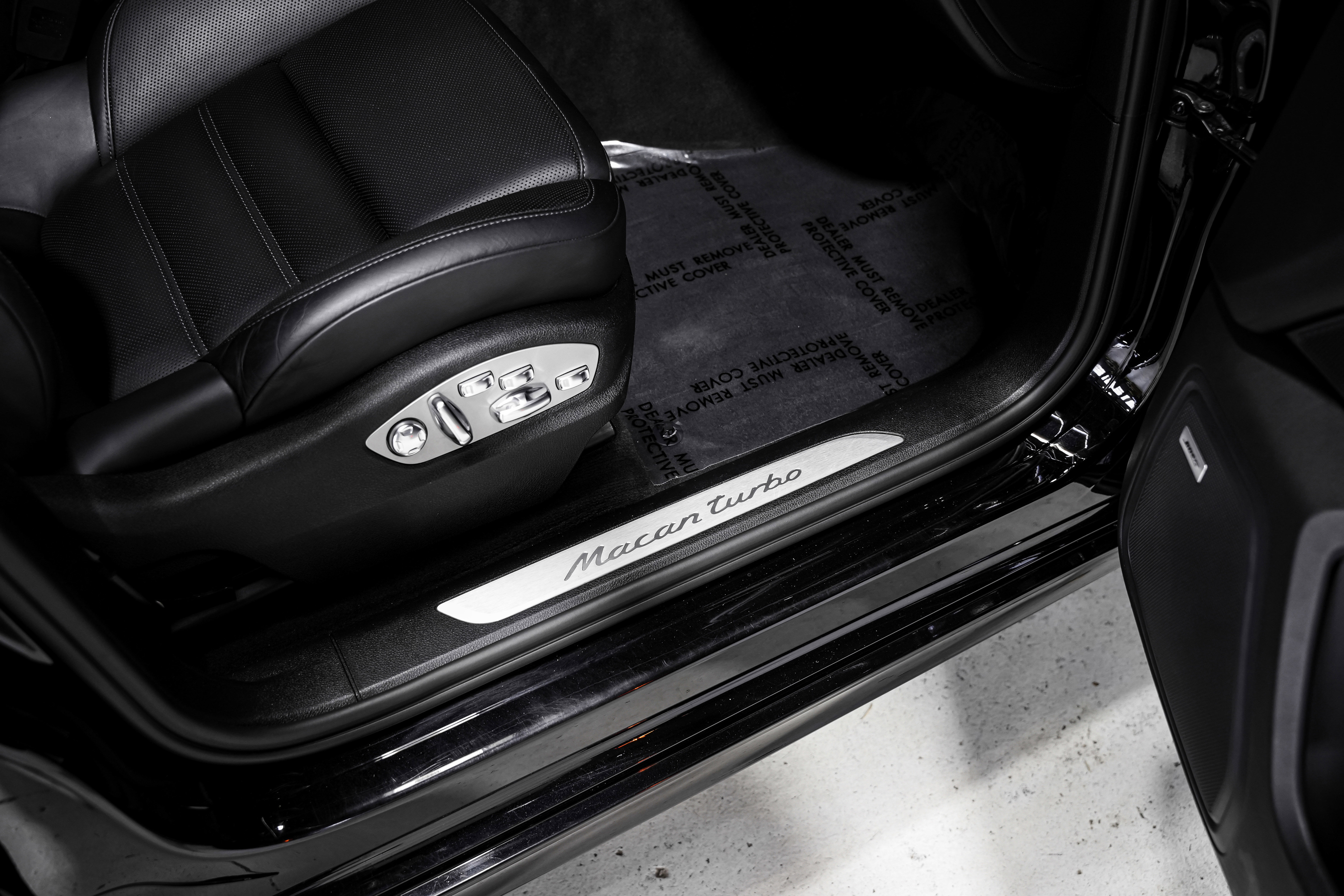 Used 2020 Porsche Macan Turbo image 22