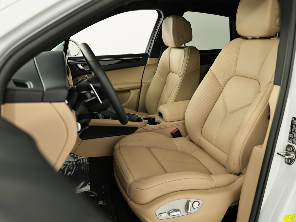 New 2026 Porsche Macan AWD/4WD image 5