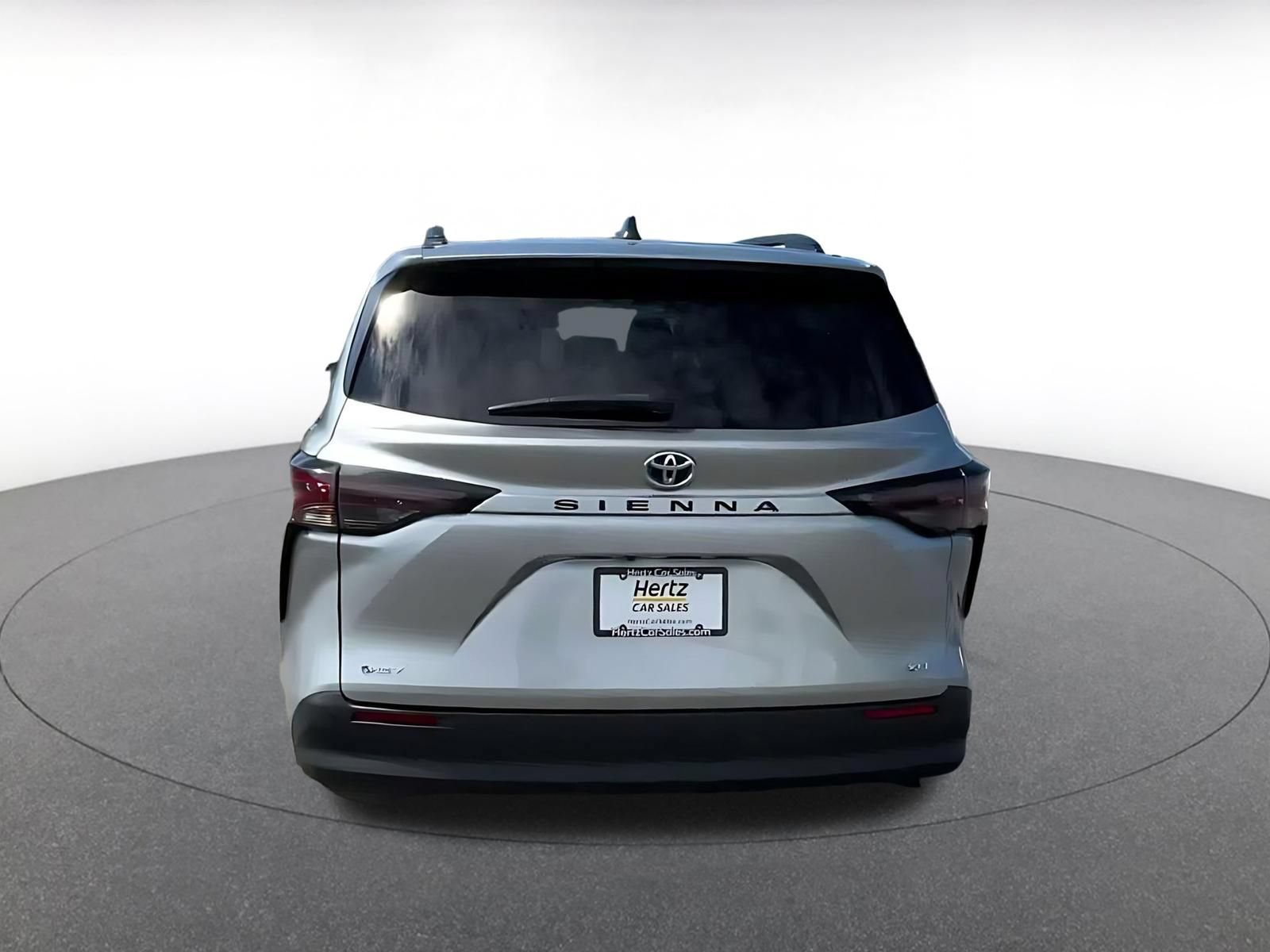 Used 2025 Toyota Sienna XLE FWD image 12