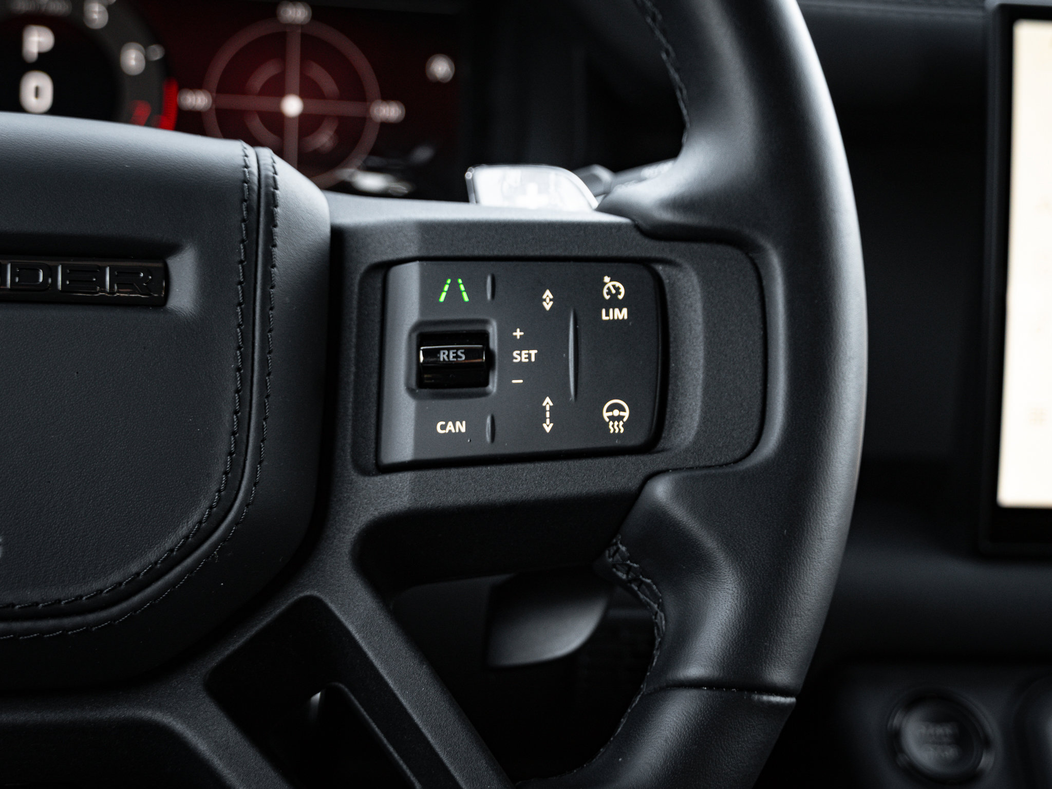 Used 2025 Land Rover Defender 110 image 22