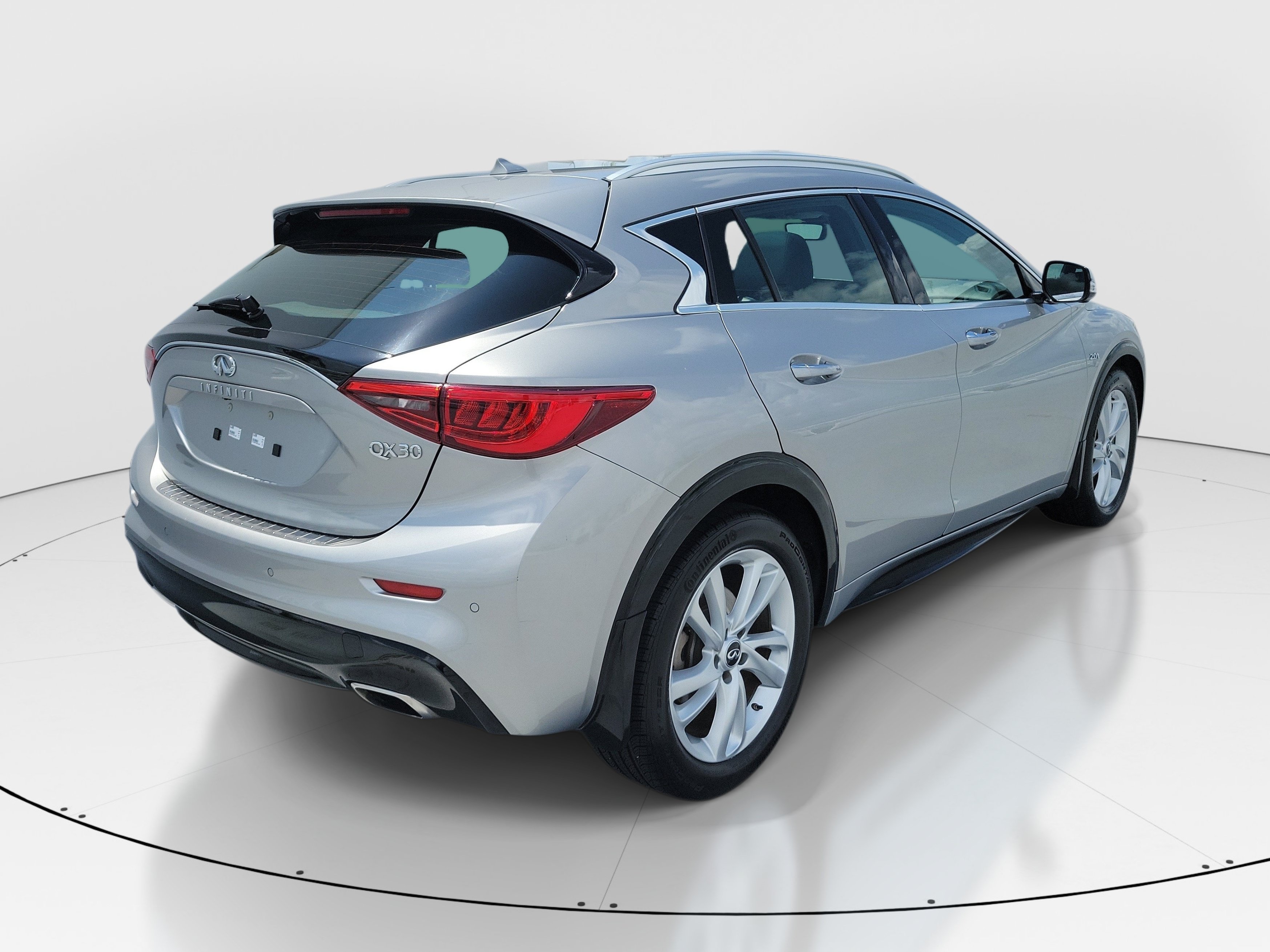 Used 2019 INFINITI QX30 w/ Cargo Package FWD image 6
