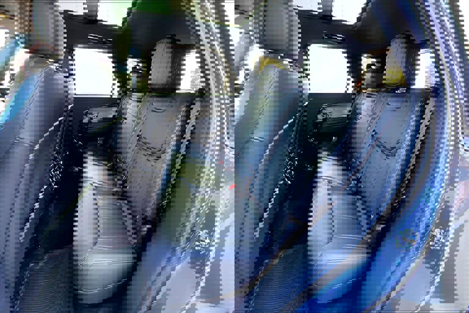 Used 2025 Land Rover Range Rover Sport SE image 19