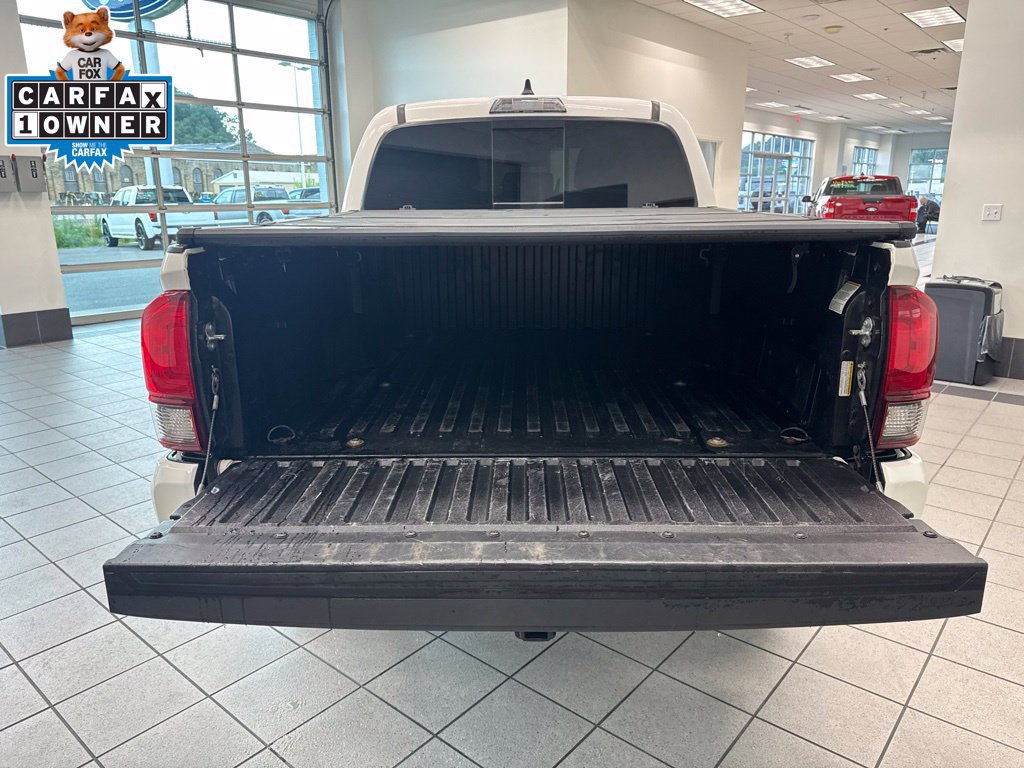 Used 2022 Toyota Tacoma SR5 AWD/4WD image 17