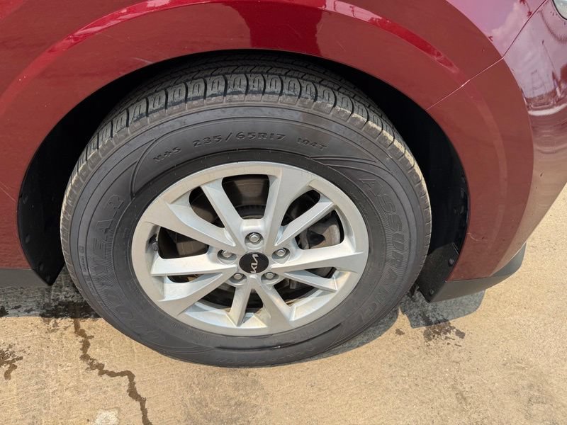 Certified 2023 Kia Carnival LX FWD image 16