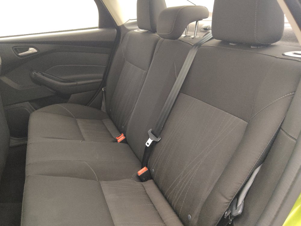 Used 2018 Ford Focus SE w/ Cold Weather Package FWD image 18