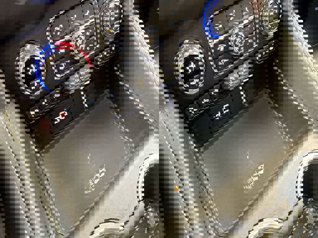 Used 2021 GMC Yukon XL SLT image 31