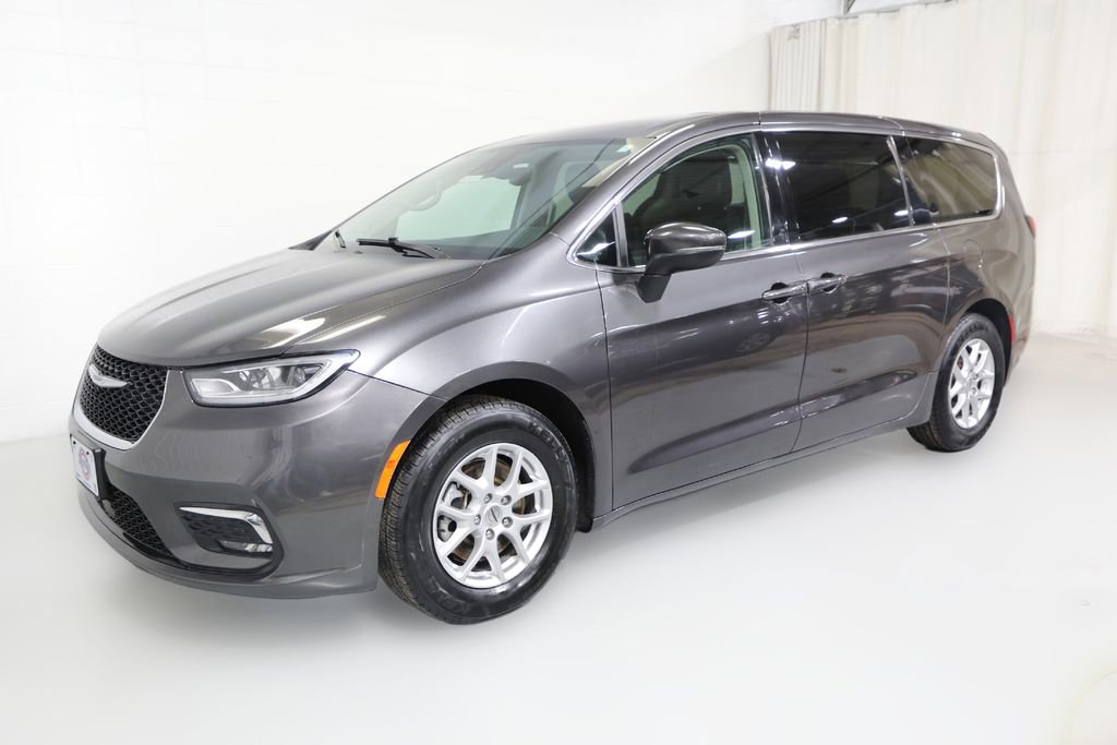 Used 2023 Chrysler Pacifica Touring-L FWD image 15