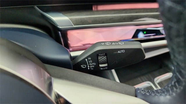 Used 2023 BMW i7 xDrive60 image 44