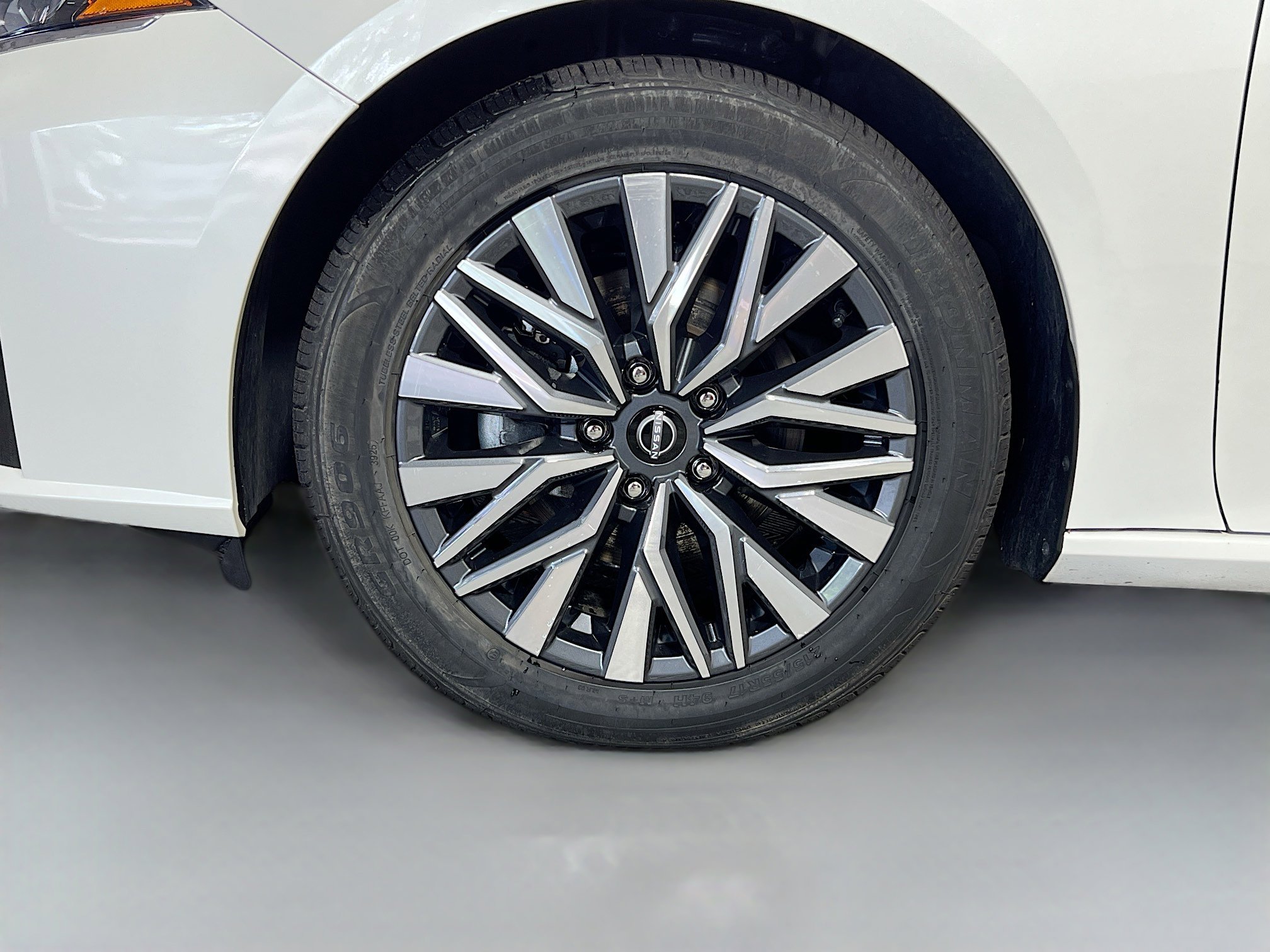 Used 2024 Nissan Altima 2.5 SV image 14