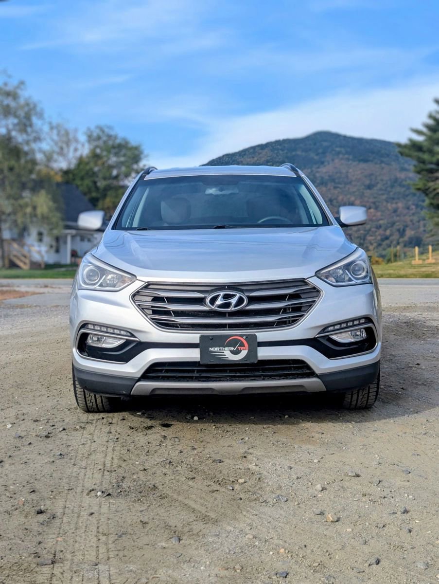 Used 2017 Hyundai Santa Fe Sport image 2