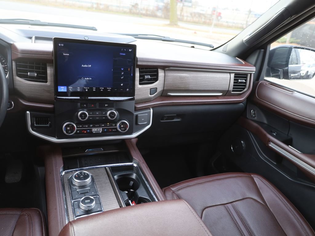 Used 2024 Ford Expedition Limited image 22