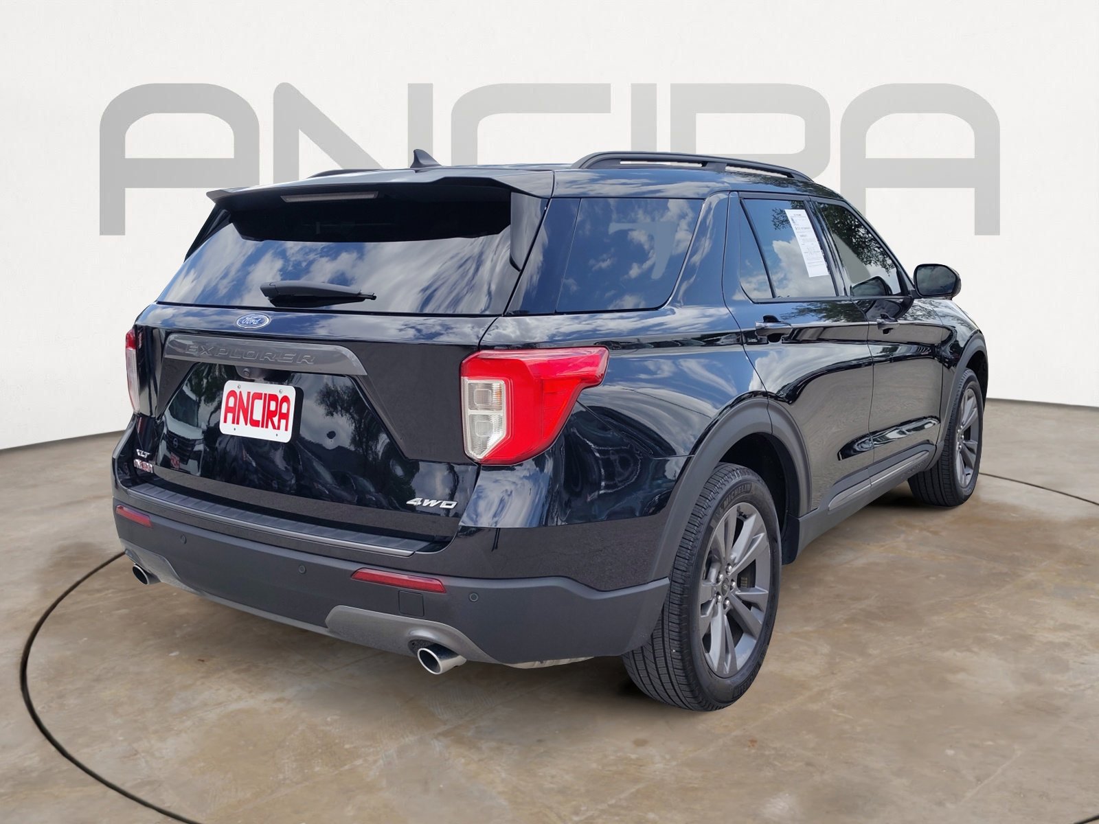 Used 2024 Ford Explorer XLT w/ Equipment Group 202A AWD/4WD image 14